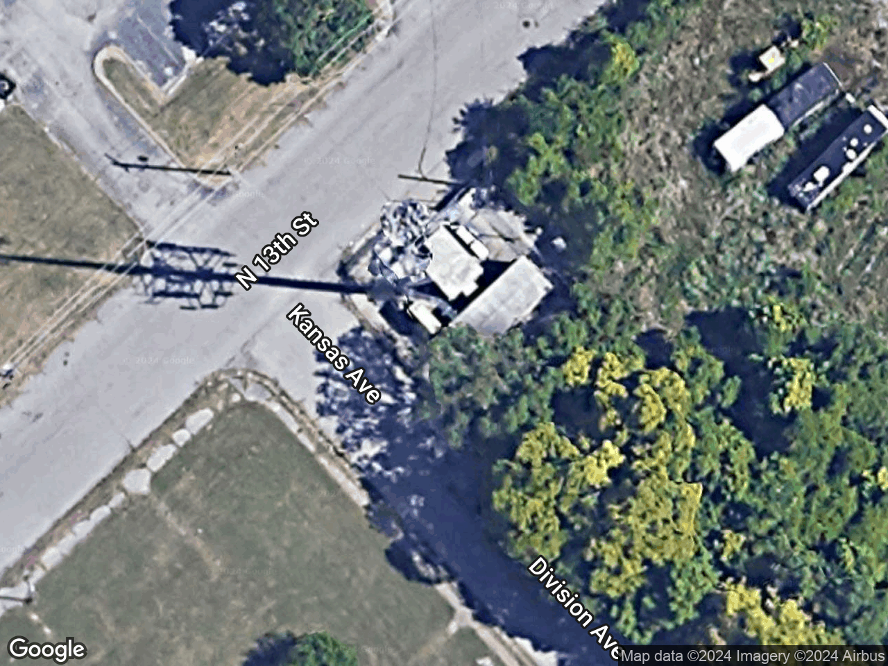 1300 MISSOURI AVENUE EAST ST. LOUIS IL 62201 - Rooftop Antenna - Cell Tower