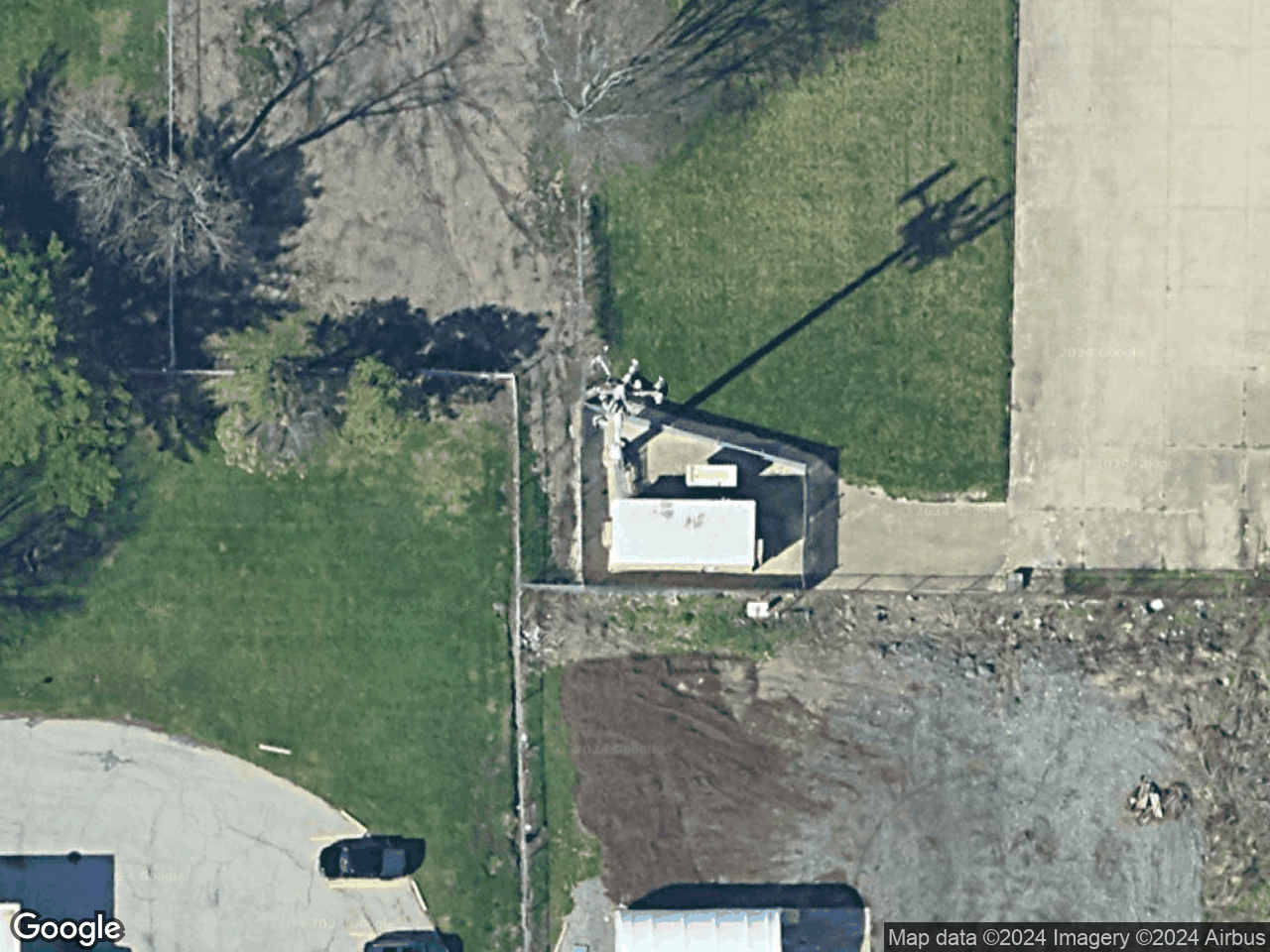 2003 Kankakee Dr Champaign IL 61820 - Rooftop Antenna - Cell Tower