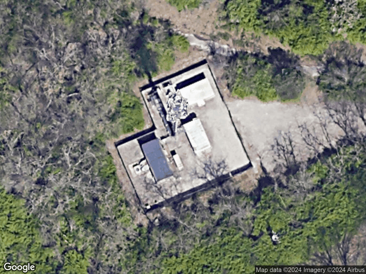 12135 PRICHARD FARM ROAD MARYLAND HEIGHTS MO 63043 - Rooftop Antenna - Cell Tower