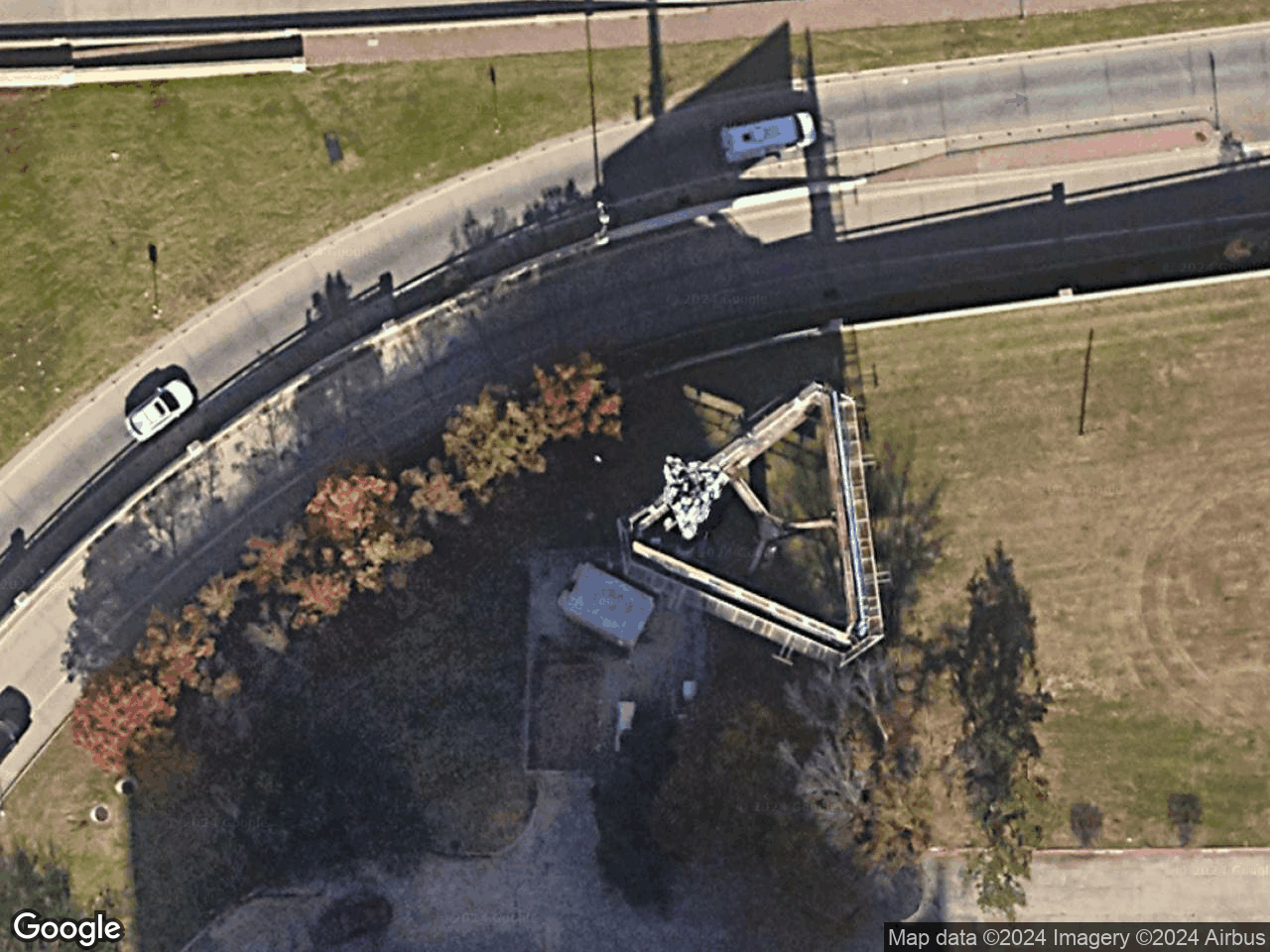 5621 EAST NORTHWEST HIGHWAY DALLAS TX 75231 - Rooftop Antenna - Cell Tower