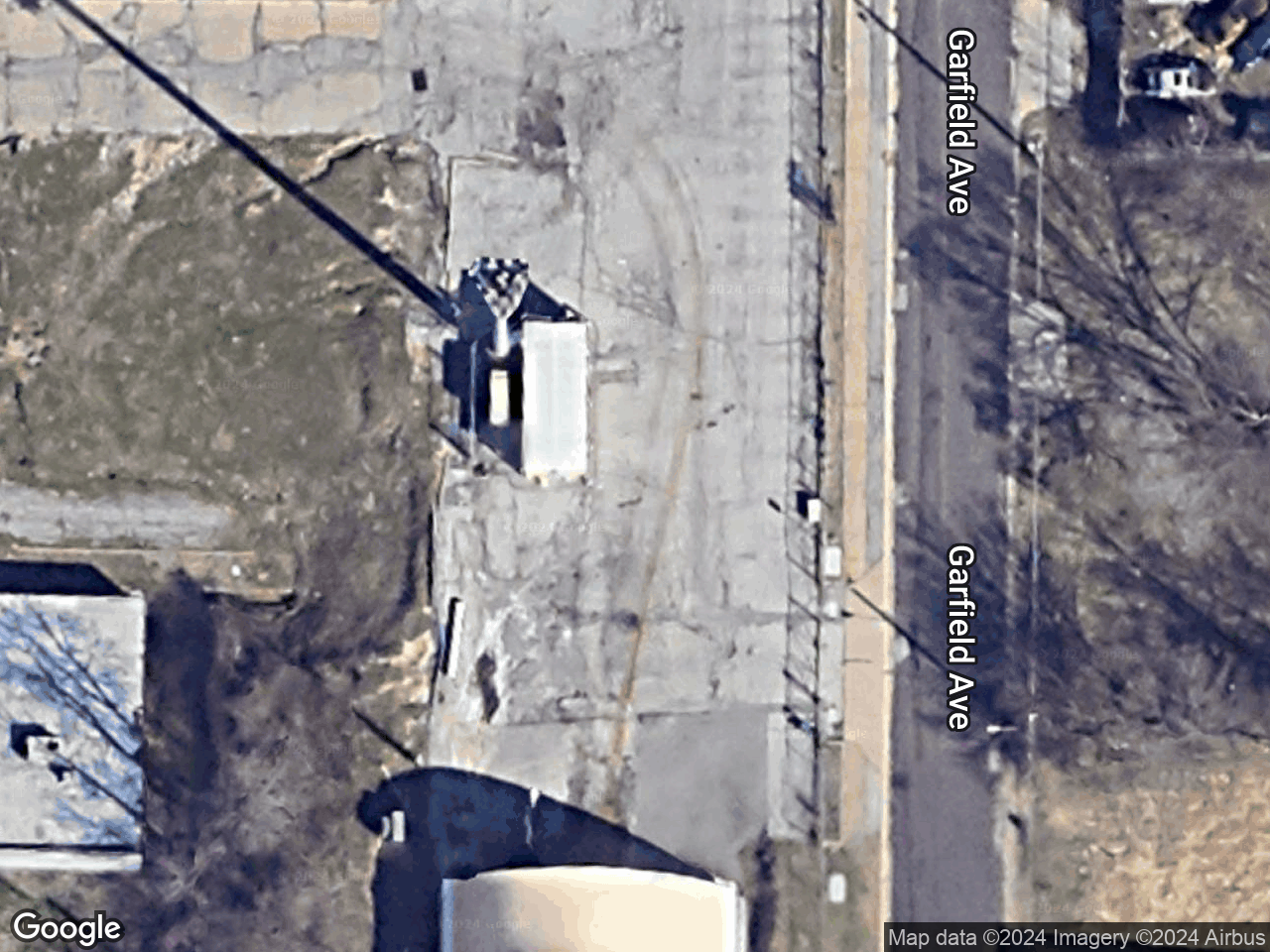 5858 N. Hanley Road St. Louis MO 63134 - Rooftop Antenna - Cell Tower